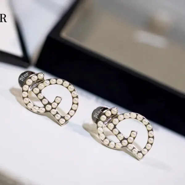 【DIOR】 ディオール ファッションスタイルのイヤリング 【DIOR】 ディオール ファッションスタイルのイヤリング