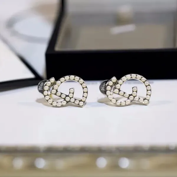 【DIOR】 ディオール ファッションスタイルのイヤリング 【DIOR】 ディオール ファッションスタイルのイヤリング