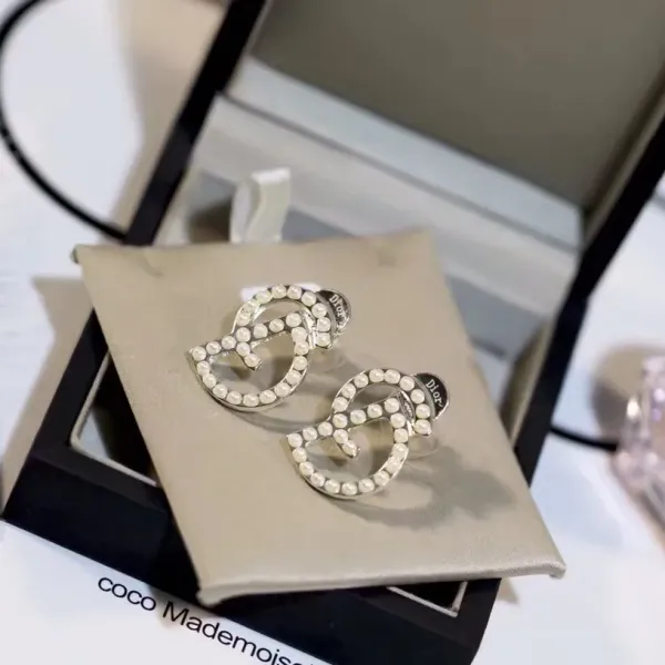 【DIOR】 ディオール ファッションスタイルのイヤリング 【DIOR】 ディオール ファッションスタイルのイヤリング