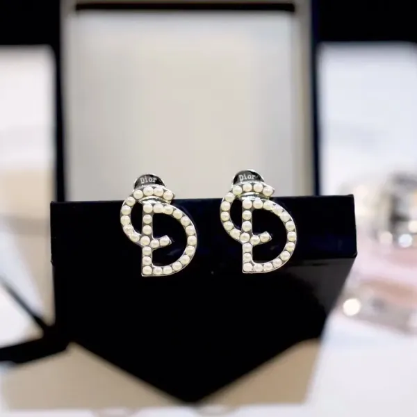 【DIOR】 ディオール ファッションスタイルのイヤリング 【DIOR】 ディオール ファッションスタイルのイヤリング