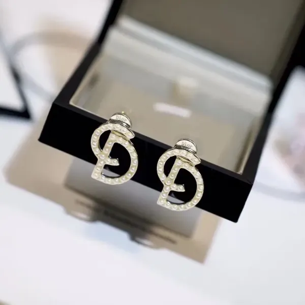 【DIOR】 ディオール ファッションスタイルのイヤリング 【DIOR】 ディオール ファッションスタイルのイヤリング