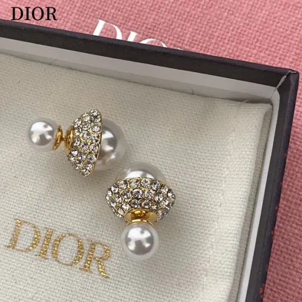 【DIOR】 ディオール ファッションスタイルのイヤリング 【DIOR】 ディオール ファッションスタイルのイヤリング