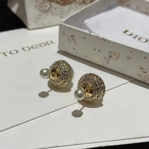 【DIOR】 ディオール ファッションスタイルのイヤリング 【DIOR】 ディオール ファッションスタイルのイヤリング