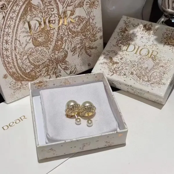 【DIOR】 ディオール ファッションスタイルのイヤリング 【DIOR】 ディオール ファッションスタイルのイヤリング
