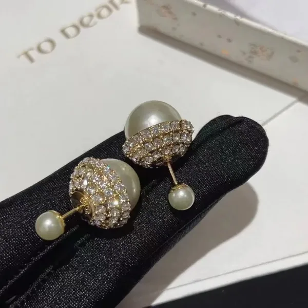 【DIOR】 ディオール ファッションスタイルのイヤリング 【DIOR】 ディオール ファッションスタイルのイヤリング