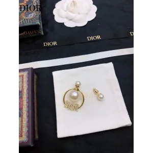 【DIOR】 ディオール ファッションスタイルのイヤリング 【DIOR】 ディオール ファッションスタイルのイヤリング