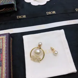【DIOR】 ディオール ファッションスタイルのイヤリング 【DIOR】 ディオール ファッションスタイルのイヤリング