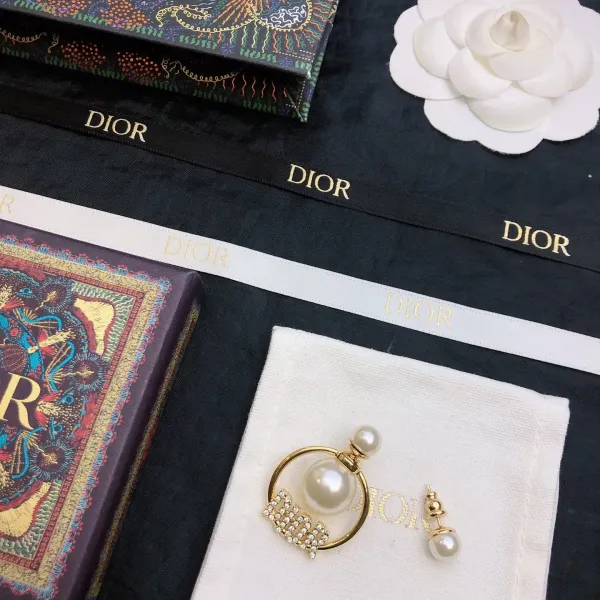 【DIOR】 ディオール ファッションスタイルのイヤリング 【DIOR】 ディオール ファッションスタイルのイヤリング