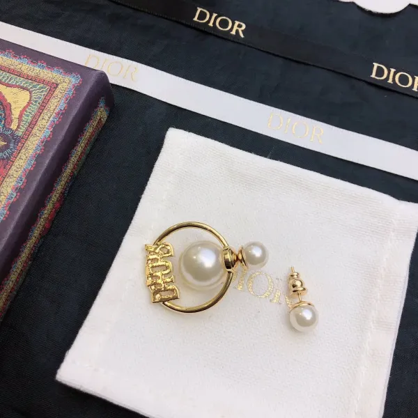 【DIOR】 ディオール ファッションスタイルのイヤリング 【DIOR】 ディオール ファッションスタイルのイヤリング
