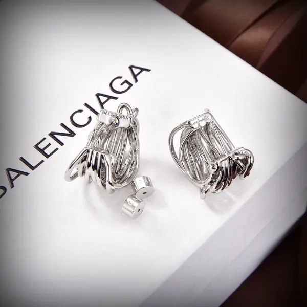 【BALENCIAGA 】 バレンシアガ ファッションスタイルのイヤリング 【BALENCIAGA 】 バレンシアガ ファッションスタイルのイヤリング