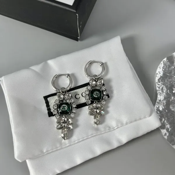 【GUCCI】クッチ レトロなコートスタイルのイヤリング、クラシックでエレガント、デザインセンスがいっぱい、レトロでゴージャス 【GUCCI】クッチ レトロなコートスタイルのイヤリング、クラシックでエレガント、デザインセンスがいっぱい、レトロでゴージャス