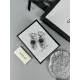 【GUCCI】クッチ レトロなコートスタイルのイヤリング、クラシックでエレガント、デザインセンスがいっぱい、レトロでゴージャス 【GUCCI】クッチ レトロなコートスタイルのイヤリング、クラシックでエレガント、デザインセンスがいっぱい、レトロでゴージャス
