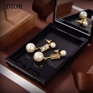 【DIOR】ディオール ファッションスタイルのイヤリング 【DIOR】ディオール ファッションスタイルのイヤリング