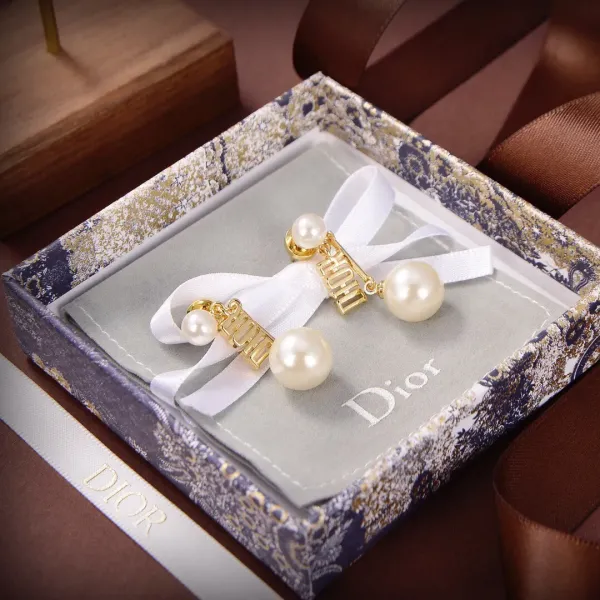 【DIOR】ディオール ファッションスタイルのイヤリング 【DIOR】ディオール ファッションスタイルのイヤリング