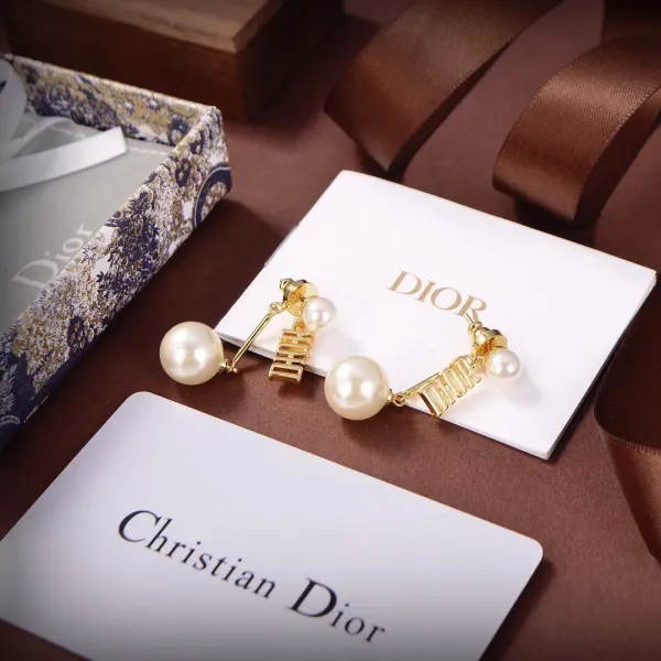 【DIOR】ディオール ファッションスタイルのイヤリング 【DIOR】ディオール ファッションスタイルのイヤリング