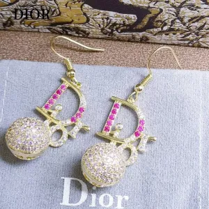 【DIOR】ディオール ファッションスタイルのイヤリング 【DIOR】ディオール ファッションスタイルのイヤリング