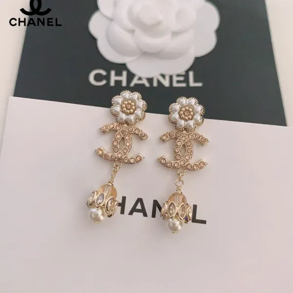 【CHANEL】シャネル  最新のパールフラワーイヤリング