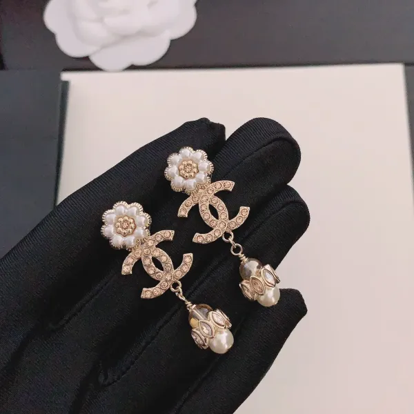 【CHANEL】シャネル  最新のパールフラワーイヤリング