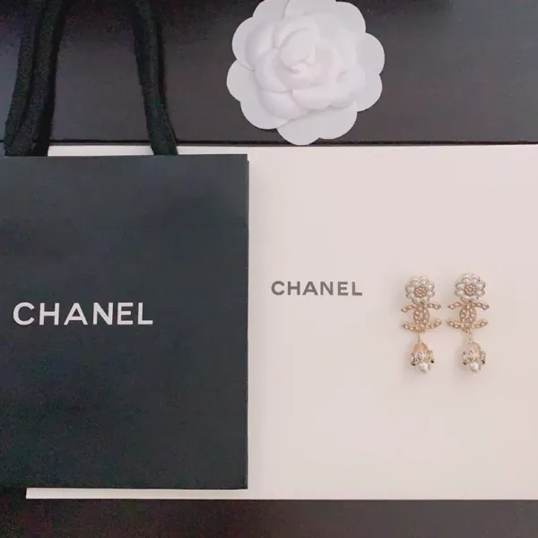 【CHANEL】シャネル  最新のパールフラワーイヤリング