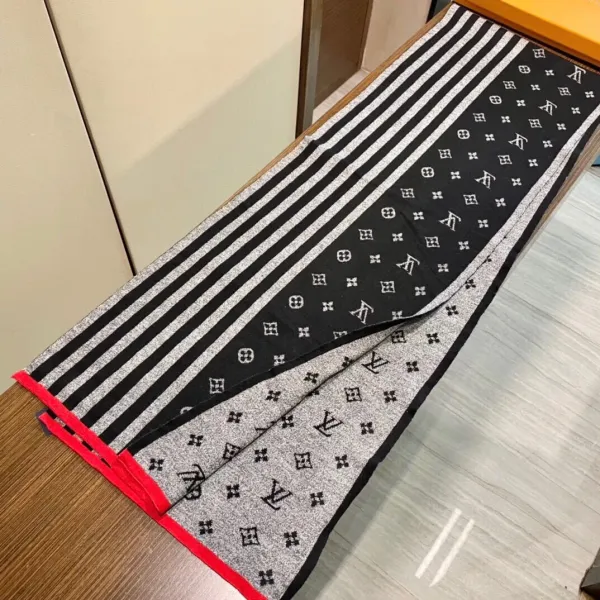 【LOUIS VUITTON ルイヴィトン】スカーフ 180*32CM 241207 【LOUIS VUITTON ルイヴィトン】スカーフ 180*32CM 241207