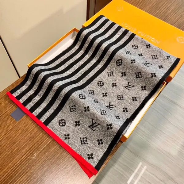 【LOUIS VUITTON ルイヴィトン】スカーフ 180*32CM 241207 【LOUIS VUITTON ルイヴィトン】スカーフ 180*32CM 241207
