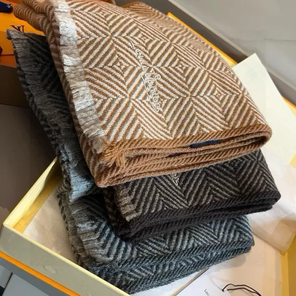 【LOUIS VUITTON ルイヴィトン】スカーフ 30*180CM 241207 【LOUIS VUITTON ルイヴィトン】スカーフ 30*180CM 241207