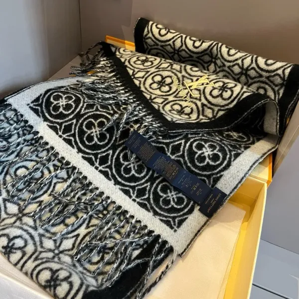 【LOUIS VUITTON ルイヴィトン】スカーフ 30*180CM 241207 【LOUIS VUITTON ルイヴィトン】スカーフ 30*180CM 241207