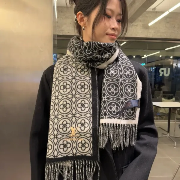 【LOUIS VUITTON ルイヴィトン】スカーフ 30*180CM 241207 【LOUIS VUITTON ルイヴィトン】スカーフ 30*180CM 241207