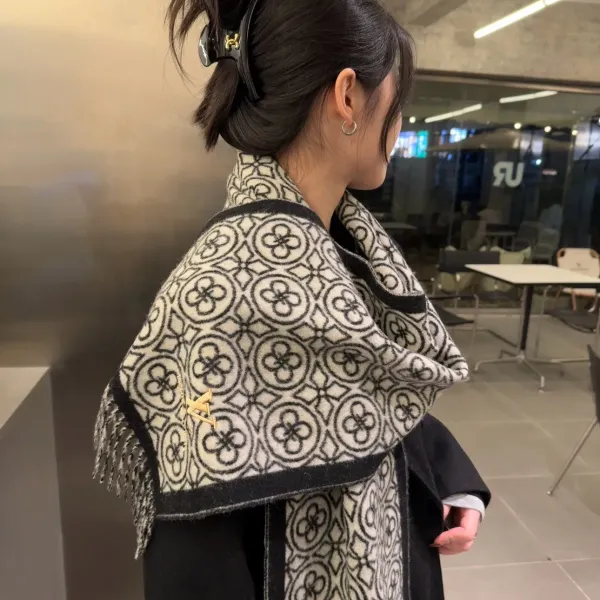 【LOUIS VUITTON ルイヴィトン】スカーフ 30*180CM 241207 【LOUIS VUITTON ルイヴィトン】スカーフ 30*180CM 241207