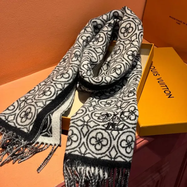 【LV LOUIS VUITTON ルイ·ヴィトン】 スカーフ 30*180cm  241107