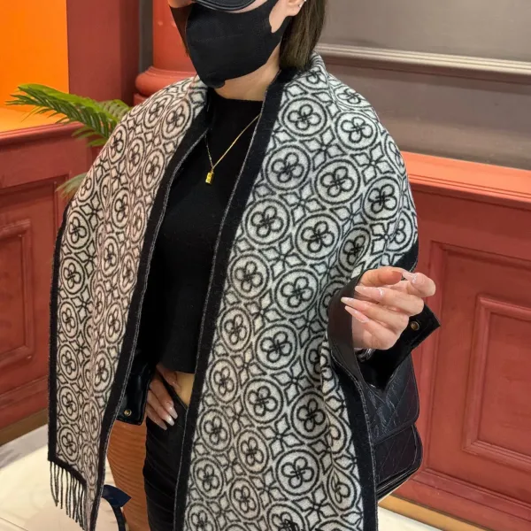 【LV LOUIS VUITTON ルイ·ヴィトン】 スカーフ 30*180cm  241107