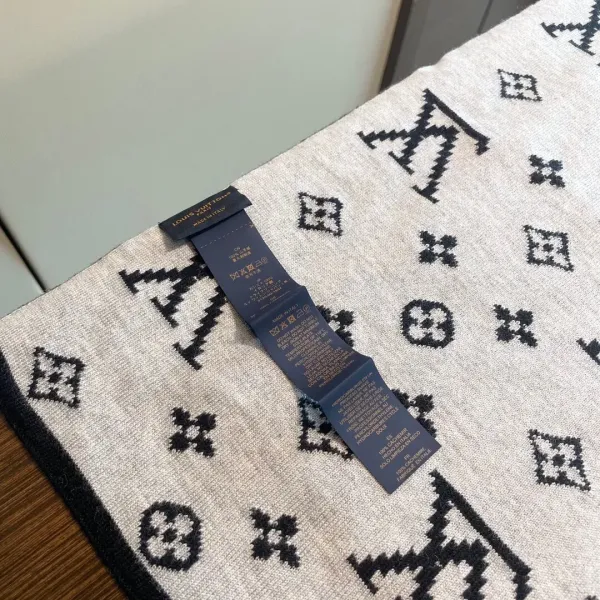 【LV LOUIS VUITTON ルイ·ヴィトン】 スカーフ 30*180cm 241107 【LV LOUIS VUITTON ルイ·ヴィトン】 スカーフ 30*180cm 241107