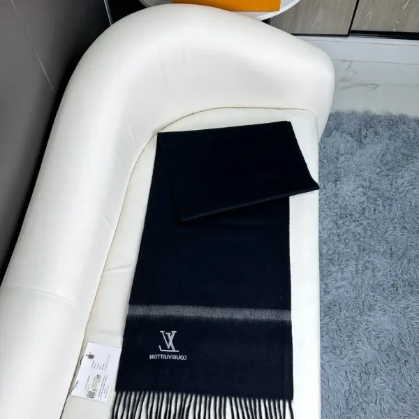【LV LOUIS VUITTON ルイ·ヴィトン】 スカーフ 35*180cm 241107 【LV LOUIS VUITTON ルイ·ヴィトン】 スカーフ 35*180cm 241107