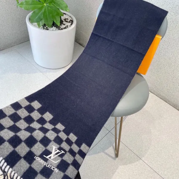 【LV LOUIS VUITTON ルイ·ヴィトン】 スカーフ 32*180cm 241107 【LV LOUIS VUITTON ルイ·ヴィトン】 スカーフ 32*180cm 241107