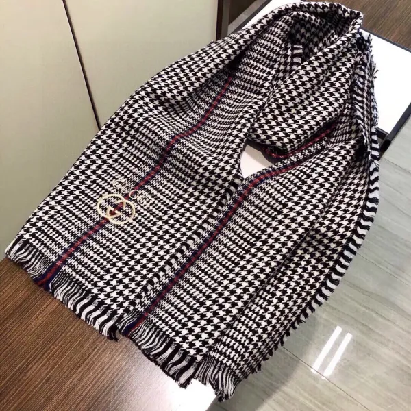 【GUCCI グッチ】スカーフ 90*200CM 241209 【GUCCI グッチ】スカーフ 90*200CM 241209