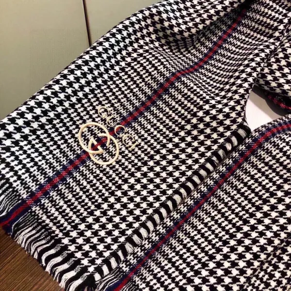 【GUCCI グッチ】スカーフ 90*200CM 241209 【GUCCI グッチ】スカーフ 90*200CM 241209