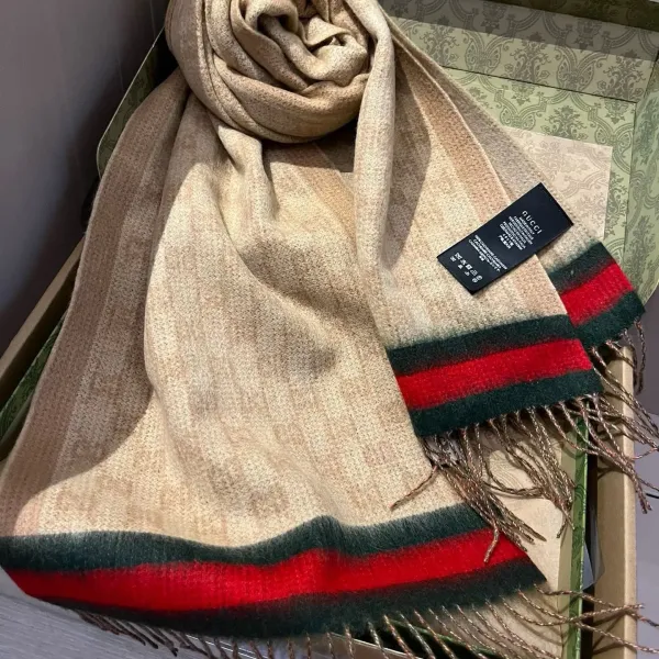 【GUCCI グッチ】スカーフ 32*210CM 241209 【GUCCI グッチ】スカーフ 32*210CM 241209