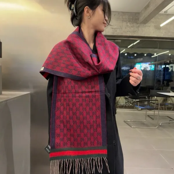 【GUCCI グッチ】スカーフ 32*210CM 241209 【GUCCI グッチ】スカーフ 32*210CM 241209