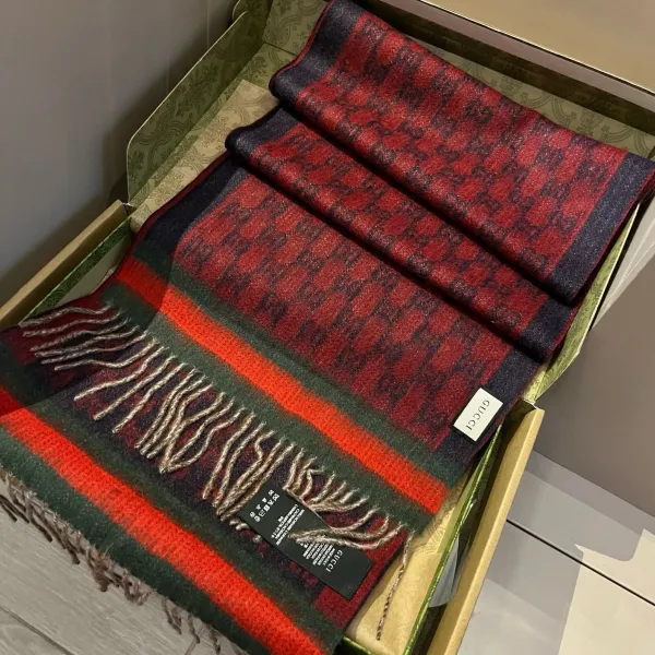 【GUCCI グッチ】スカーフ 32*210CM 241209 【GUCCI グッチ】スカーフ 32*210CM 241209