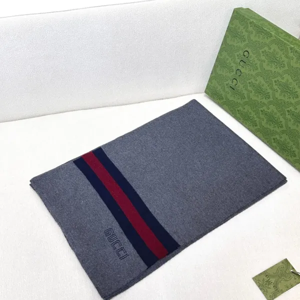 【GUCCI グッチ】スカーフ  32*180CM  241209