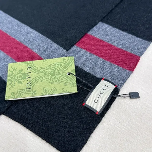 【GUCCI グッチ】スカーフ  32*180CM  241209