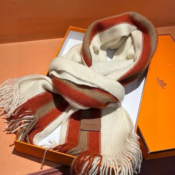 【GUCCI グッチ】スカーフ 30*180CM 241209 【GUCCI グッチ】スカーフ 30*180CM 241209