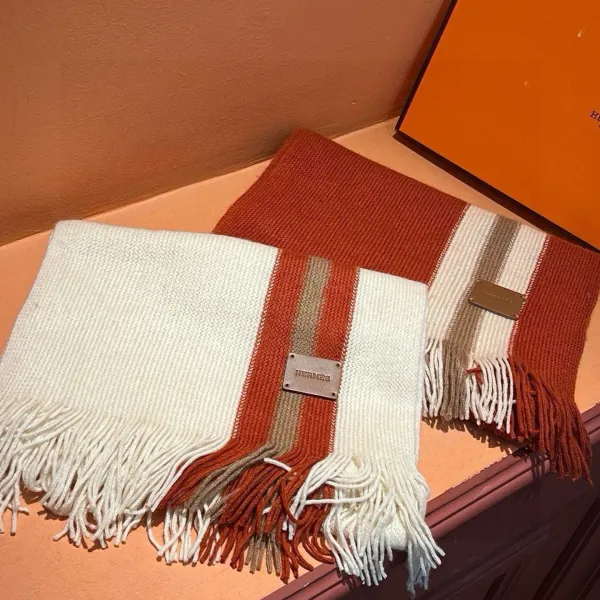 【GUCCI グッチ】スカーフ 30*180CM 241209 【GUCCI グッチ】スカーフ 30*180CM 241209