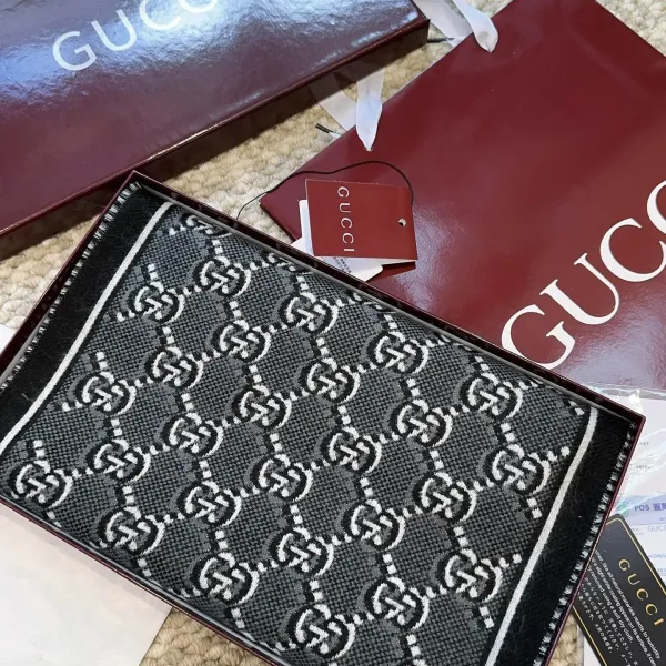 【GUCCI グッチ】スカーフ 33*195CM 241209 【GUCCI グッチ】スカーフ 33*195CM 241209