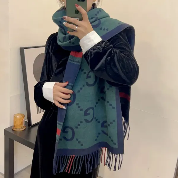 【GUCCI グッチ】スカーフ30*180CM 241108 【GUCCI グッチ】スカーフ30*180CM 241108