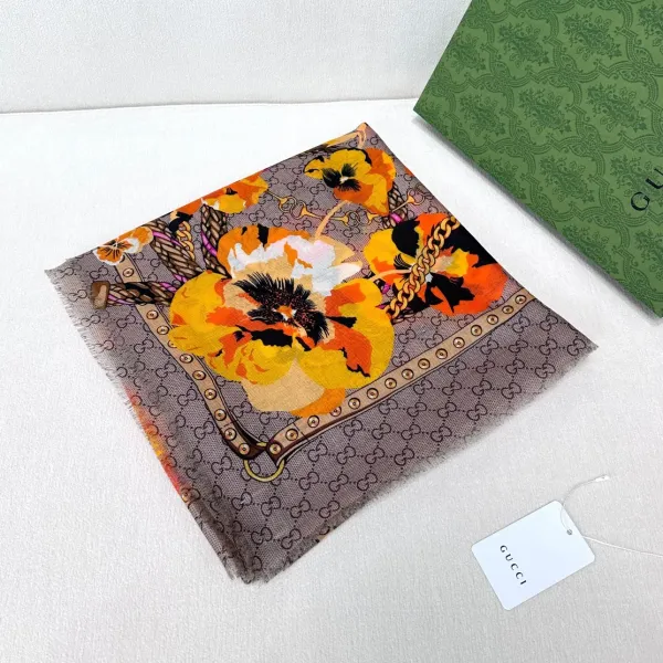 【GUCCI グッチ】スカーフ140*140CM 241108 【GUCCI グッチ】スカーフ140*140CM 241108