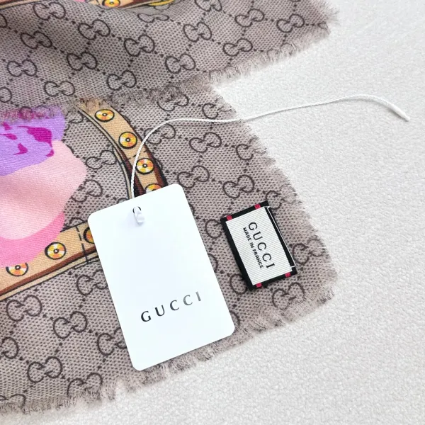 【GUCCI グッチ】スカーフ140*140CM 241108 【GUCCI グッチ】スカーフ140*140CM 241108