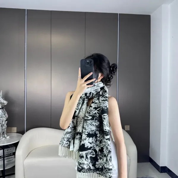 【DIOR ディオール 】スカーフ 70*200cm 241210 【DIOR ディオール 】スカーフ 70*200cm 241210