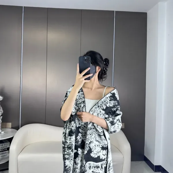 【DIOR ディオール 】スカーフ 70*200cm 241210 【DIOR ディオール 】スカーフ 70*200cm 241210