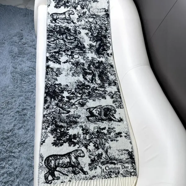 【DIOR ディオール 】スカーフ 70*200cm 241210 【DIOR ディオール 】スカーフ 70*200cm 241210